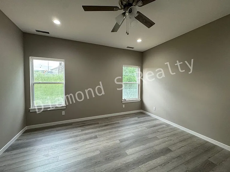 2124 N Bradbury Ln — Photo 14