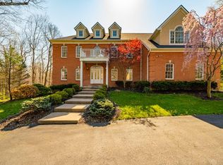 6960 Mad River Rd, Dayton, OH 45459