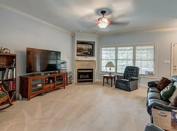 5th image of 5683 Woodcrest Ln
