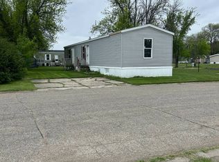 907 Tahona Dr, Wahpeton, ND 58075