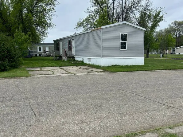 907 Tahona Dr, Wahpeton, ND 58075