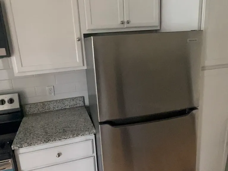 2323 Bryant Ave — Photo 9