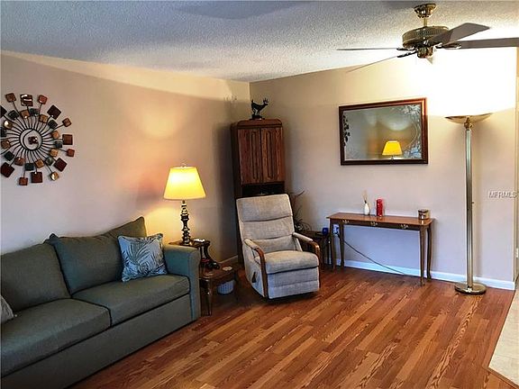 4th image of 5104 Park Lake Dr