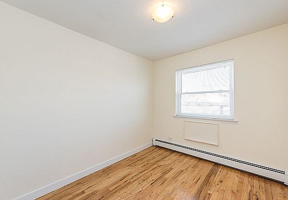 4th image of 23-35 33rd St #3X