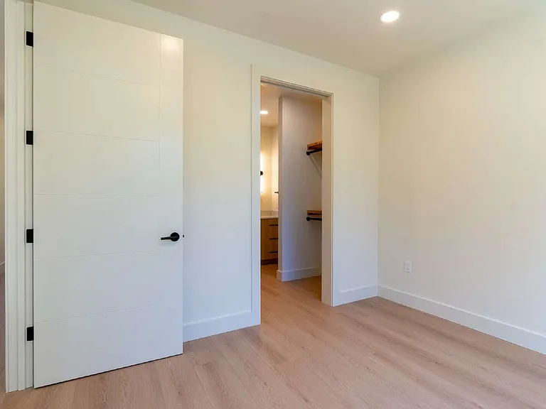 818 E 22nd Ave — Photo 20
