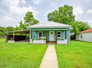 307 E Hinton Rd, Weimar, TX 78962