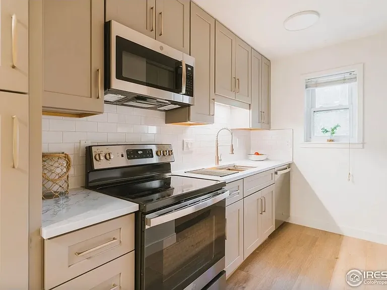 208 Pearl St #H — Photo 11