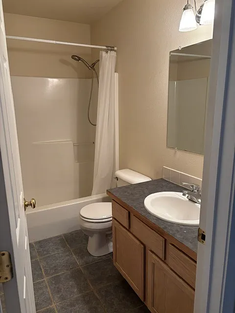 2 bed, 1300 sqft, $1,800 — Photo 3