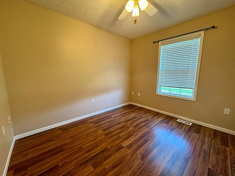 18410 Charity Dr — Photo 13