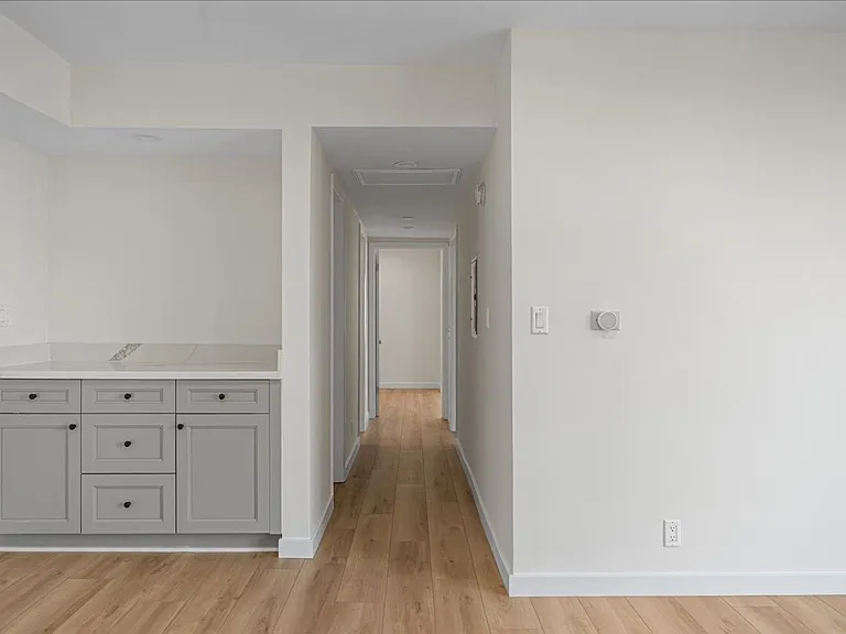 17424 Burbank Blvd #205 — Photo 10