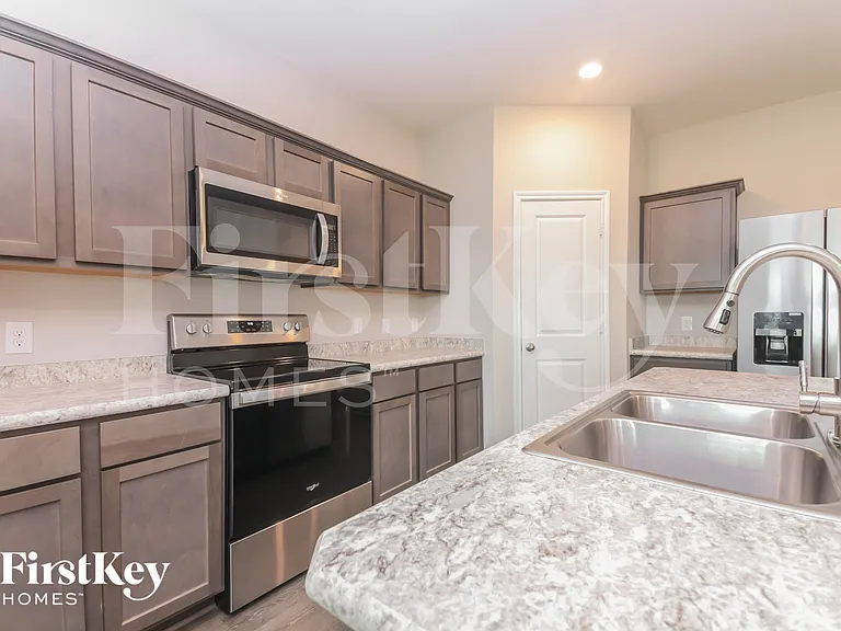 1608 River Oak Ln — Photo 6