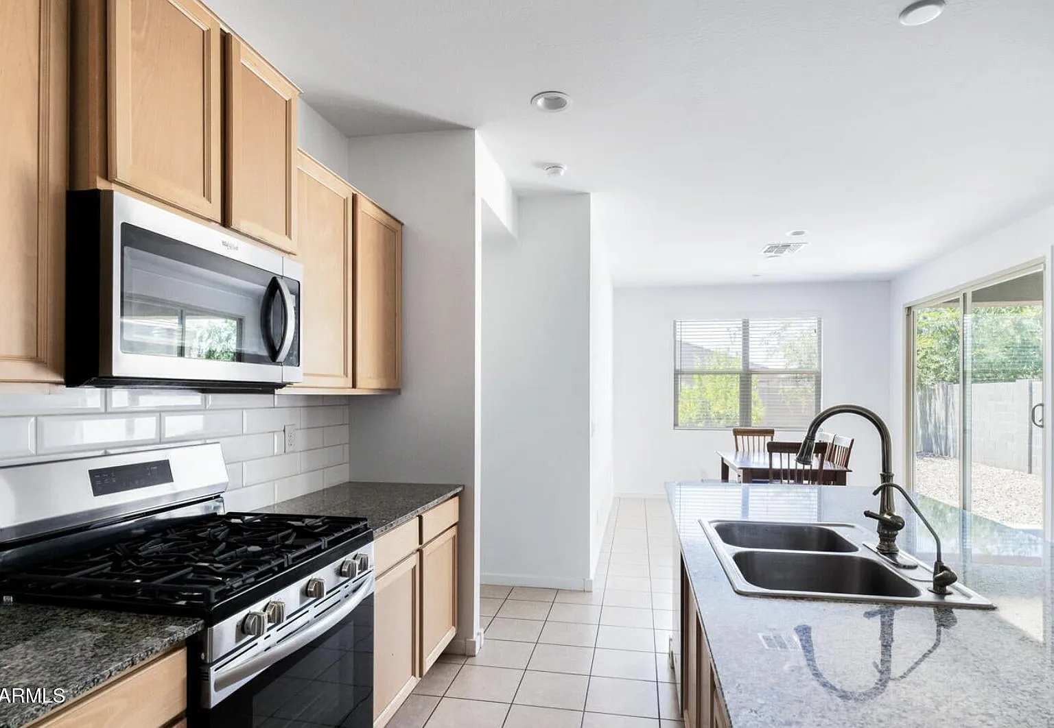 3 bed, 2.0 bath, 1613 sqft, $2,200 — Photo 2