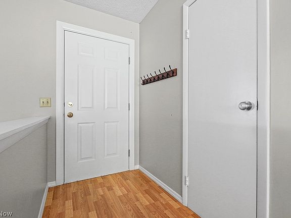 3rd image of 6000 Oakhill Ave NE