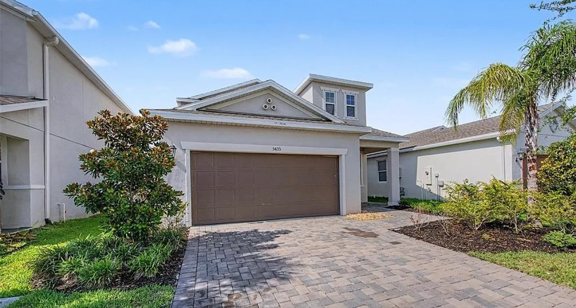 4 bed, 2100 sqft, $2,800 — Photo 2