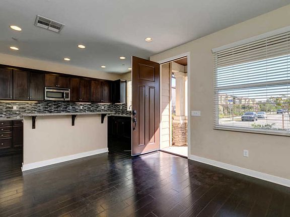 5th image of 408 Pear Ave Unit 101