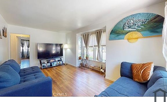 3rd image of 1814 N Hollywood Way