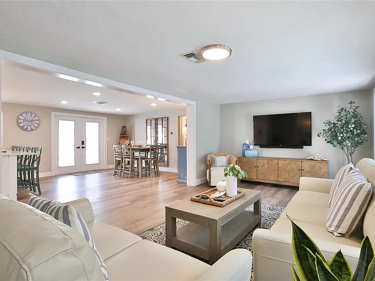 211 Island Cir — Photo 5