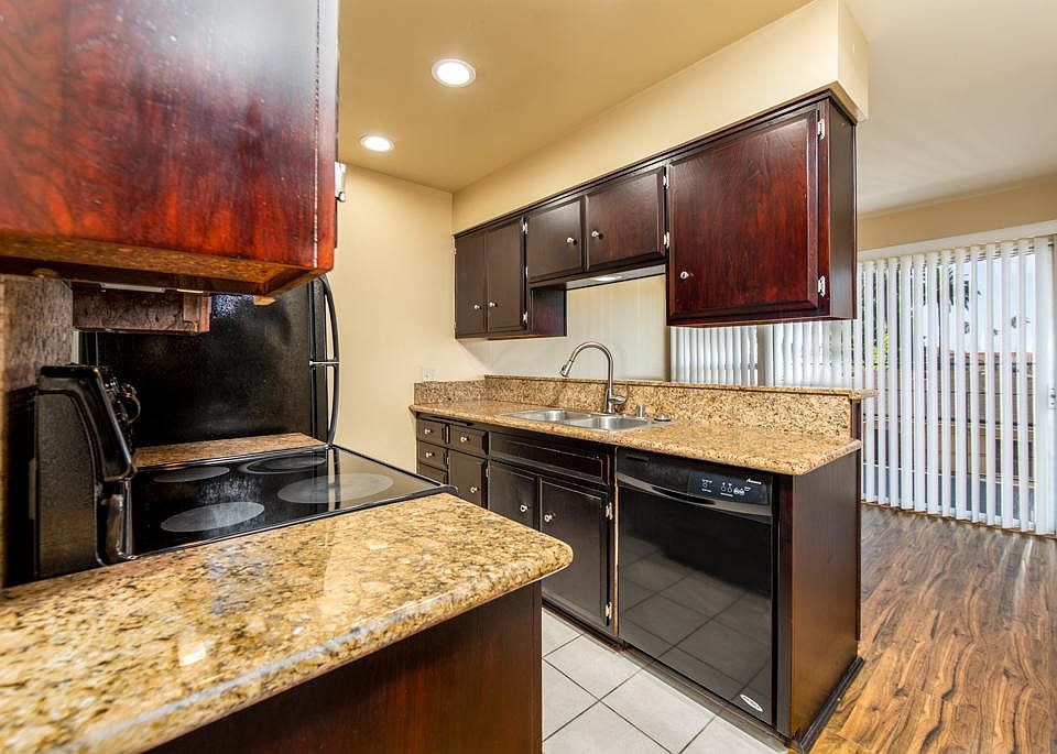 1st image of 115 Redondo Ave APT 6