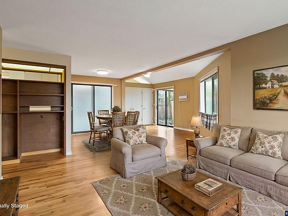 3rd image of 1444 Umpqua Ct
