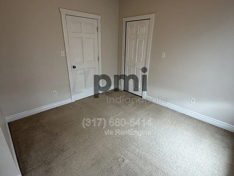 233 N East St — Photo 35