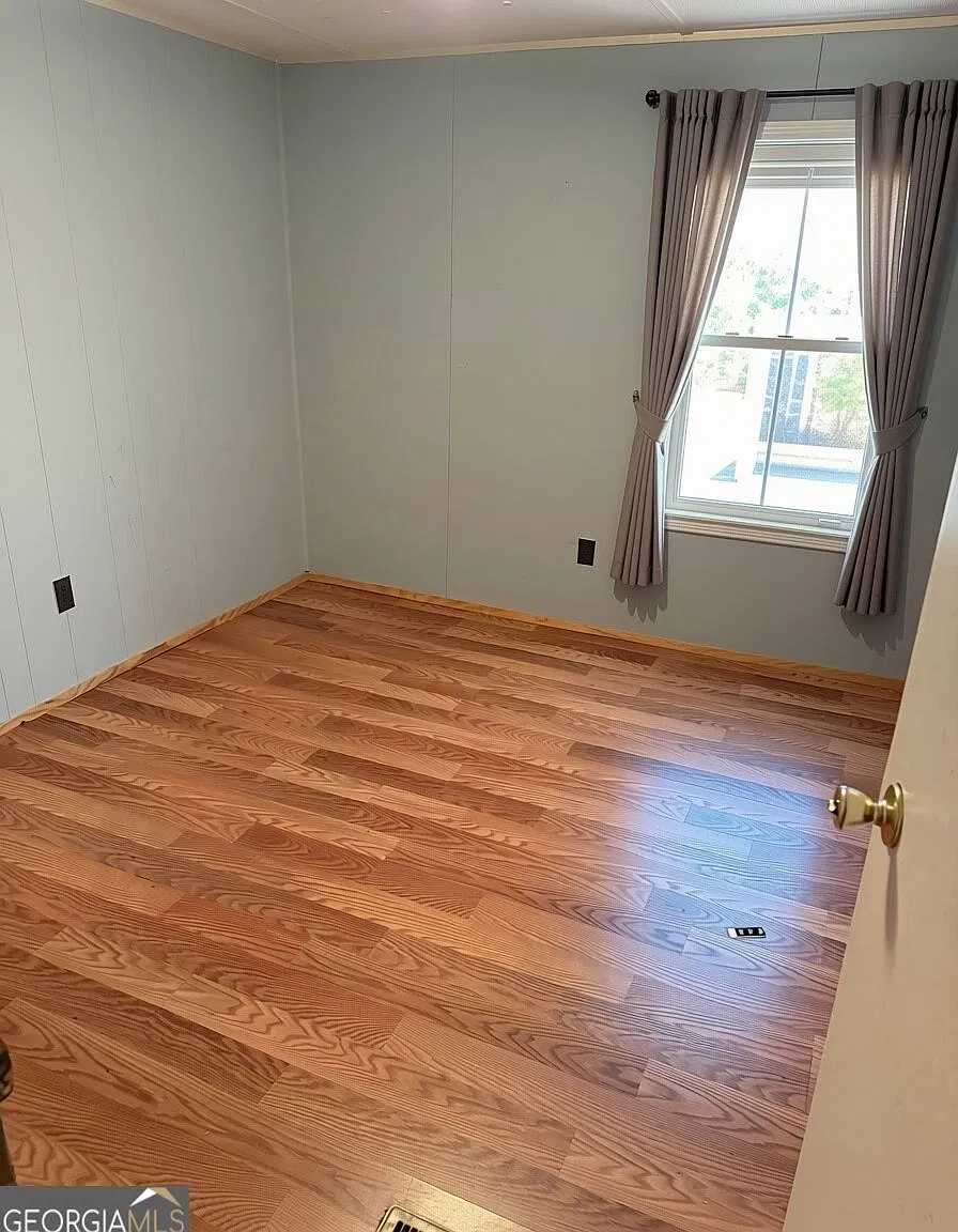 3 bed, 1.5 bath, 1200 sqft, $750 — Photo 2