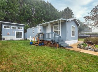 208 Chestnut Ln, Grants Pass, OR 97526