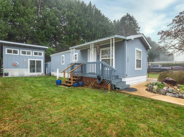 208 Chestnut Ln, Grants Pass, OR 97526