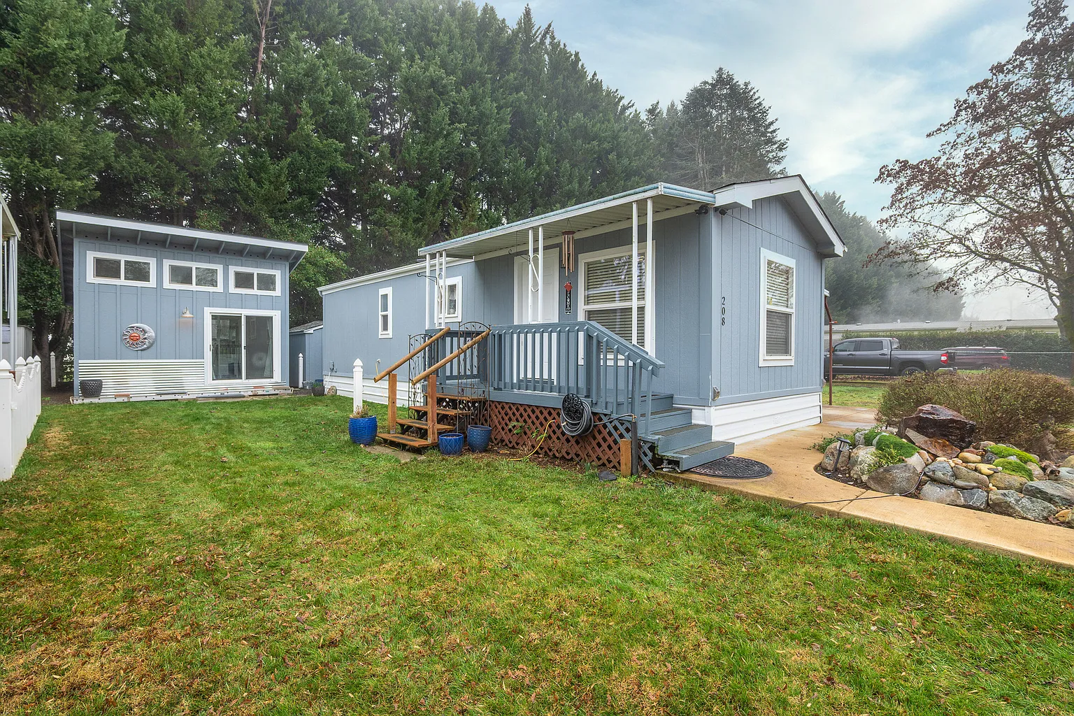 208 Chestnut Ln photo 1