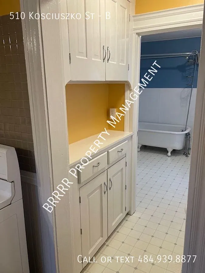 Bright and sunny 2 bedroom with washer/dryer — Photo 4