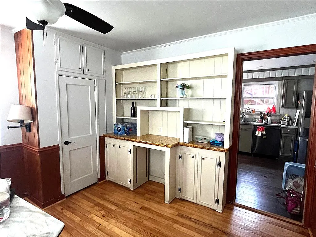 3 bed, 2.0 bath, 2032 sqft, $2,400 — Photo 4