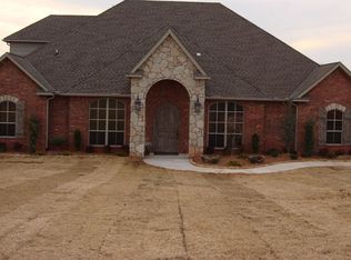 203 N Riverside Dr, Moore, OK 73160