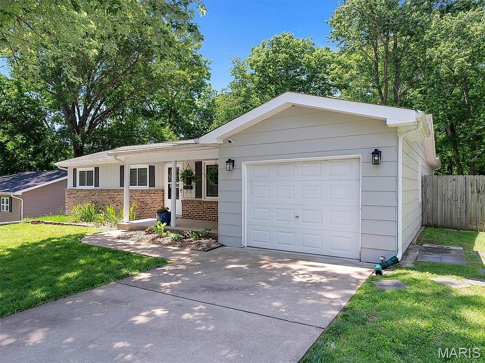 1st image of 15 Richardson Dr