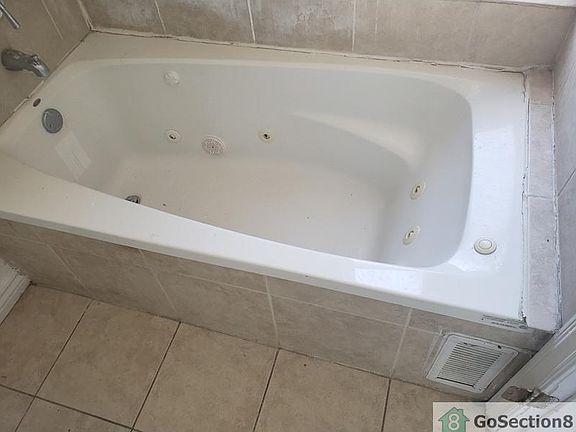 5th image of 3856 W Lexington St #3