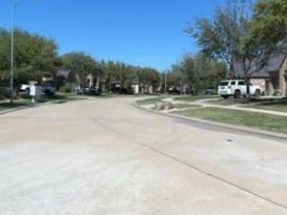 Exterior Neighborhood (street photo)