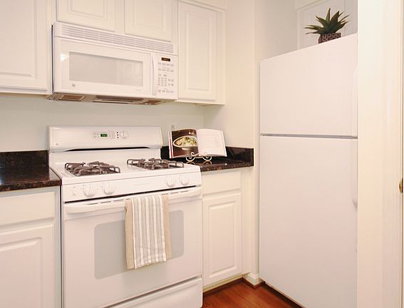 4th image of 3835 9th St #307E