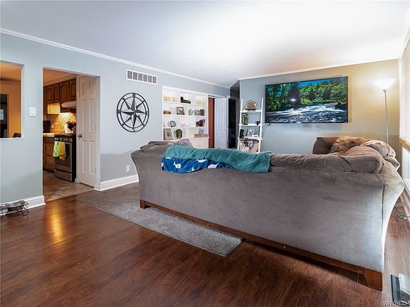 3rd image of 139 Greenleaf Ave