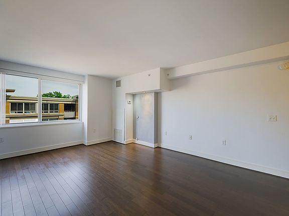 5th image of 800 4th St SW APT N518