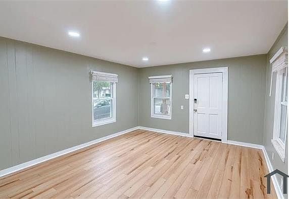 2nd image of 64 Lefevre St