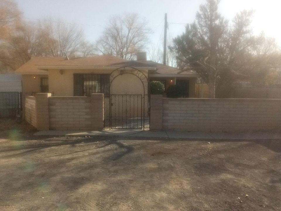 House Exterior Photo