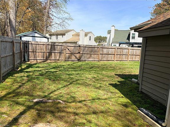 5th image of 907 Woodcreek Dr