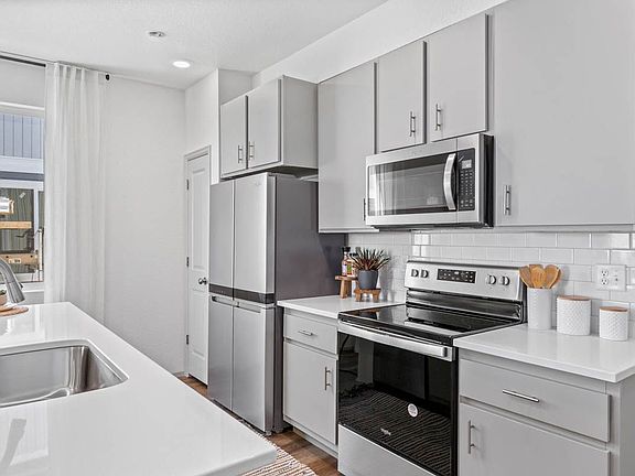 Crest Kitchen