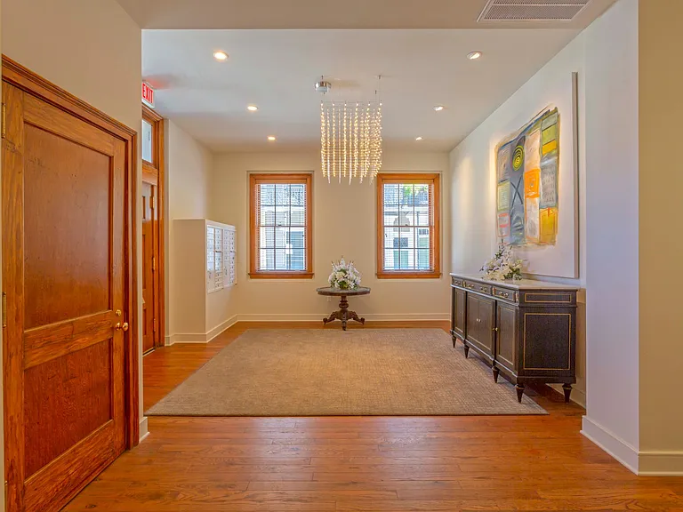 The Academy Luxury Apartments and Townhomes — Photo 14