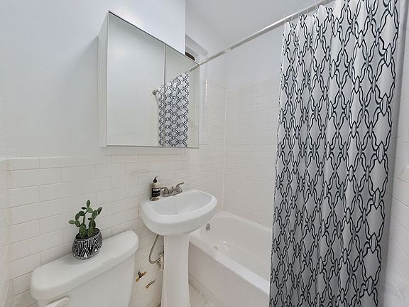 5th image of 715 E 5th St APT 5C