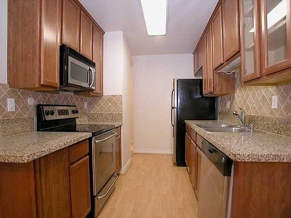 5th image of 9949 Azuaga St #99