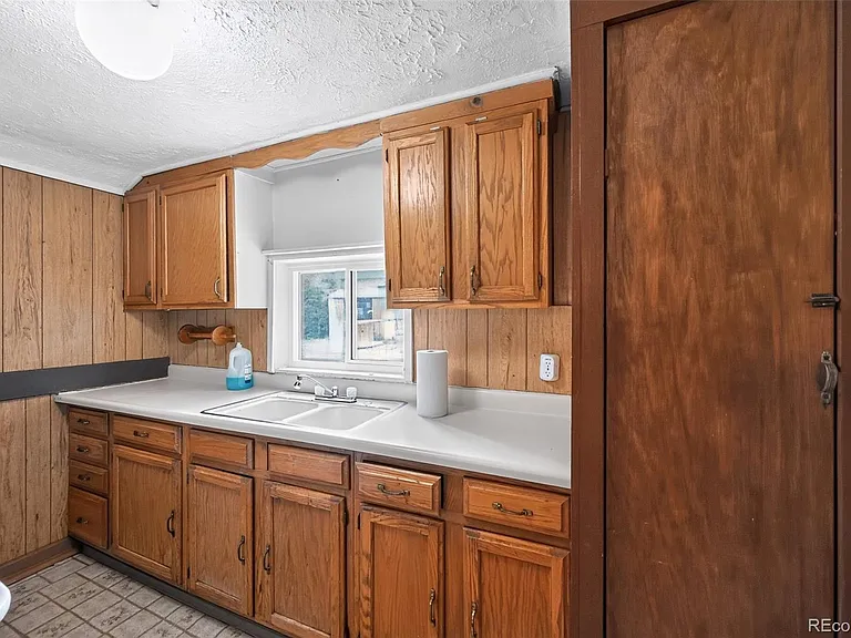 225 S Holland St #B — Photo 10