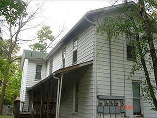 4th image of 157 College Ave