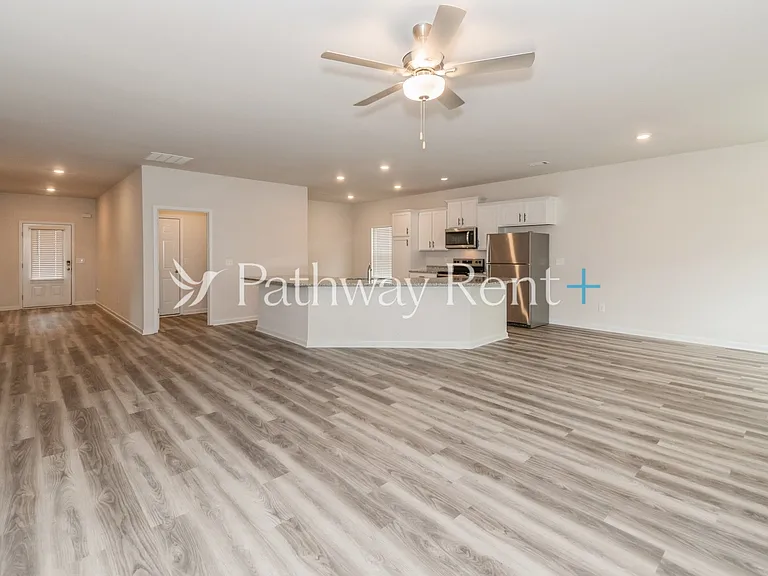 603 Mackenzie Cv — Photo 7