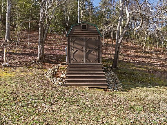 5th image of 504 Greens Creek Rd