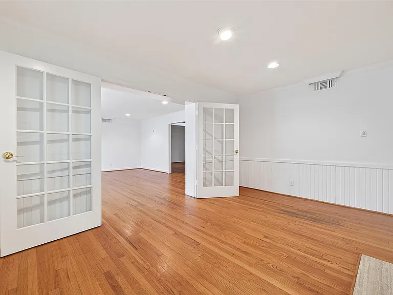 5643 Piping Rock Ln — Photo 10