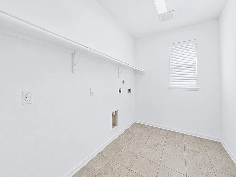 22406 Newcastle Waters Ct — Photo 4